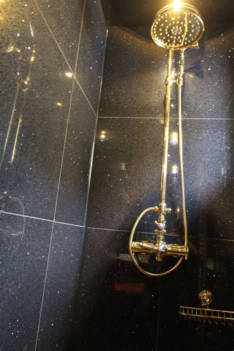 Goldene Dusche (geben) gegen Aufpreis Bordell Brandenburg an der Havel